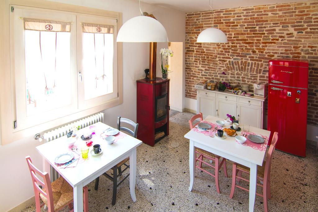 B&B La Porta Rossa Noale Exterior photo
